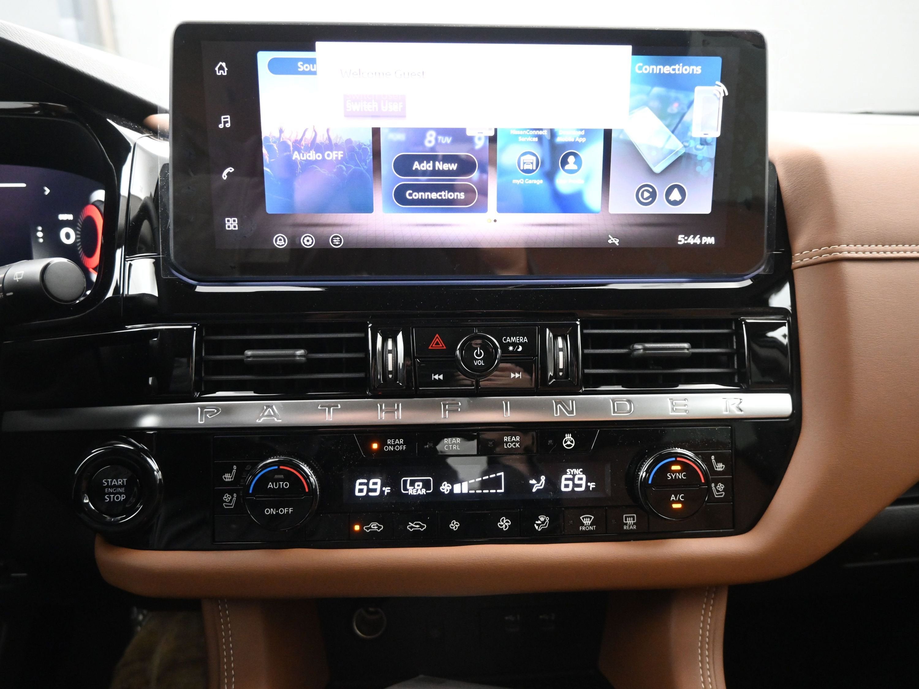 2026 Nissan PATHFINDER Platinum