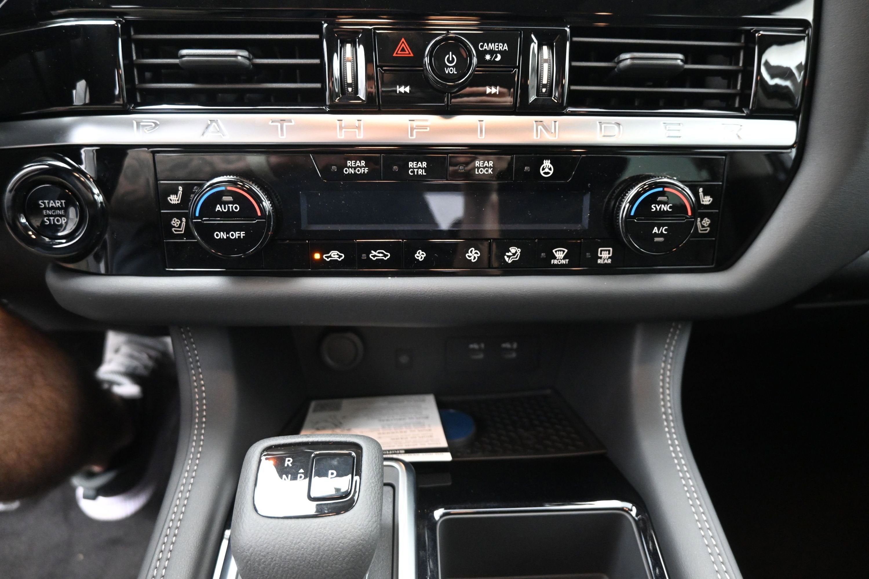 2026 Nissan PATHFINDER Platinum
