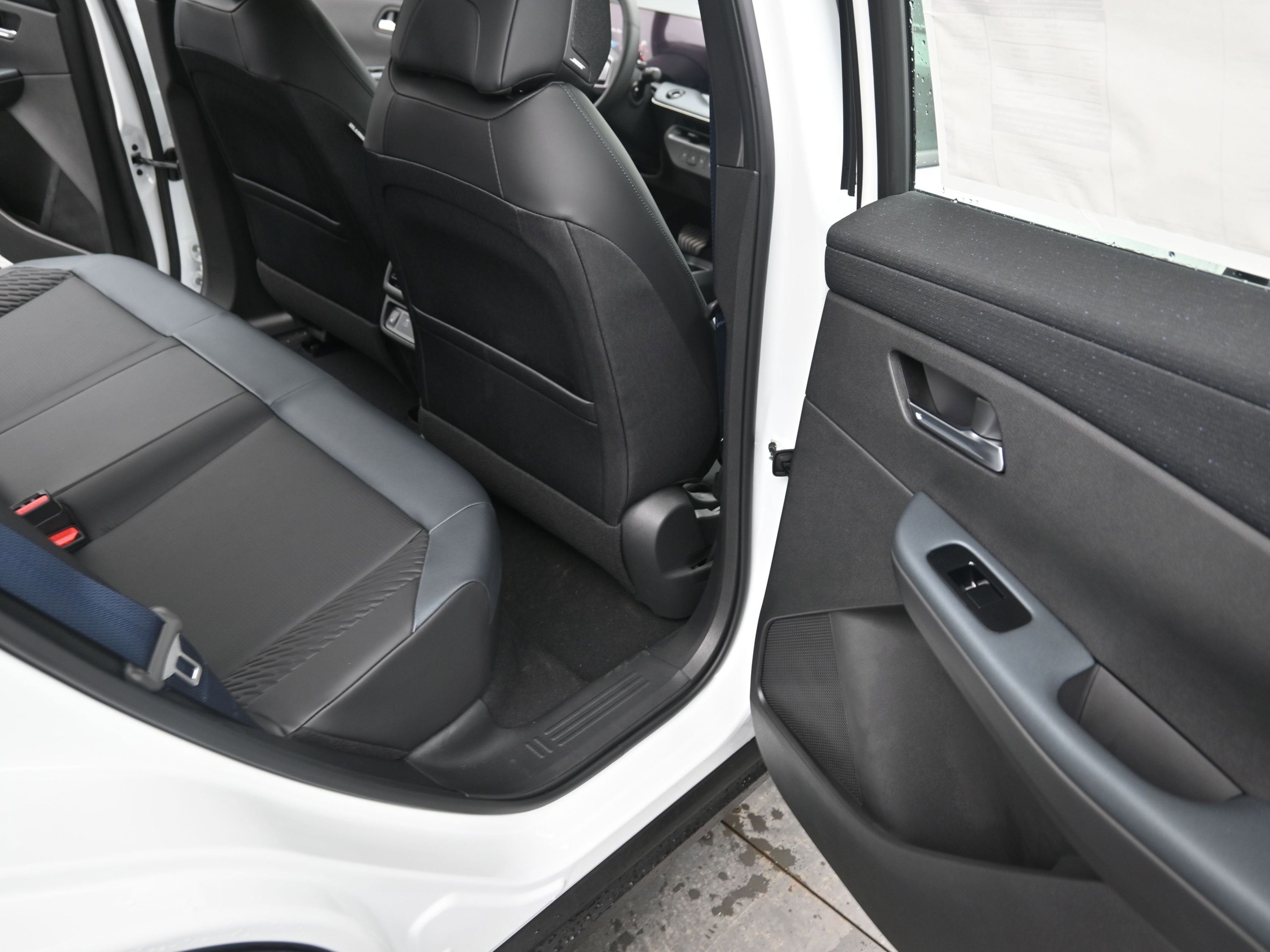 2026 Nissan LEAF PLATINUM+