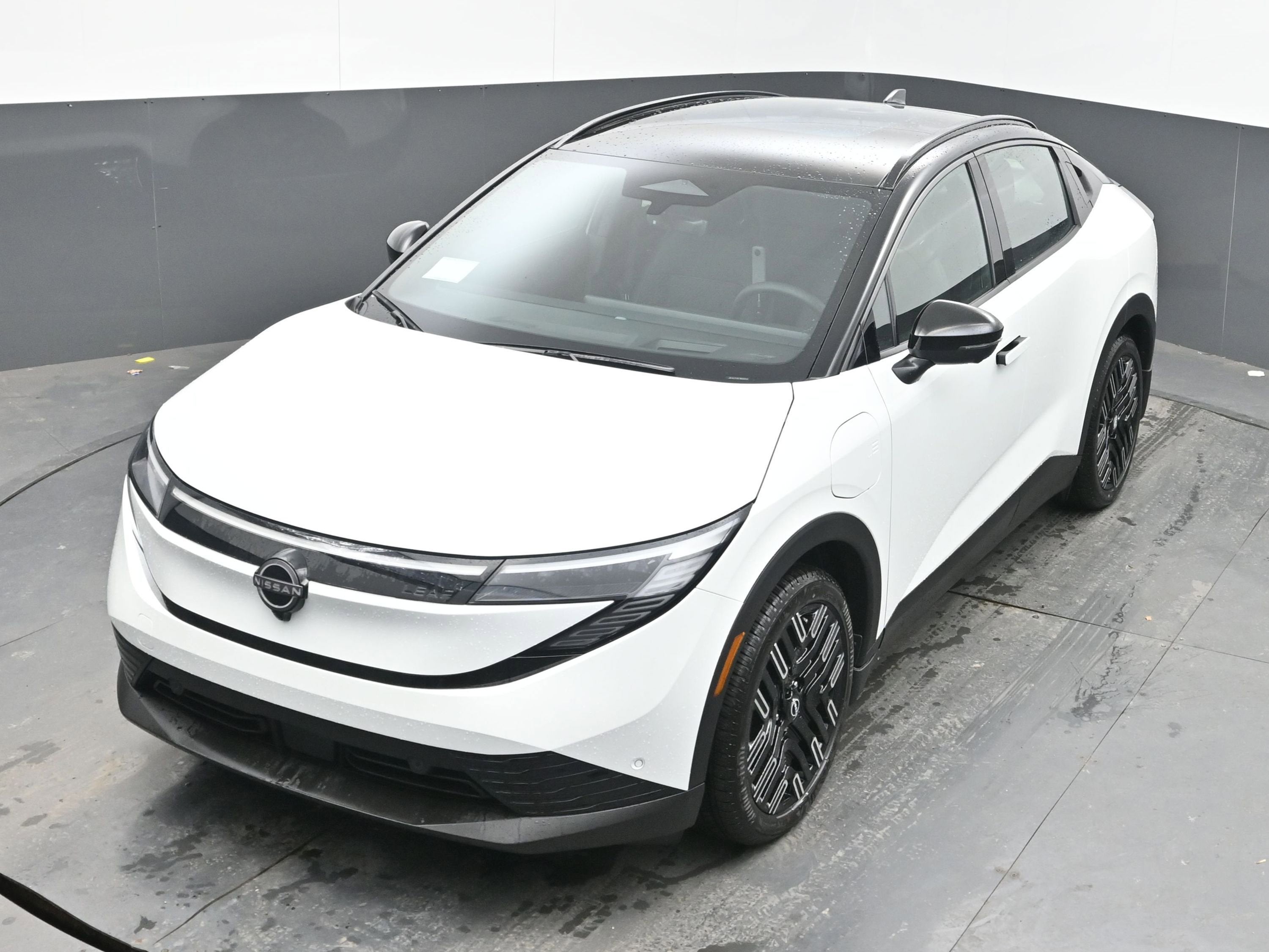 2026 Nissan LEAF PLATINUM+