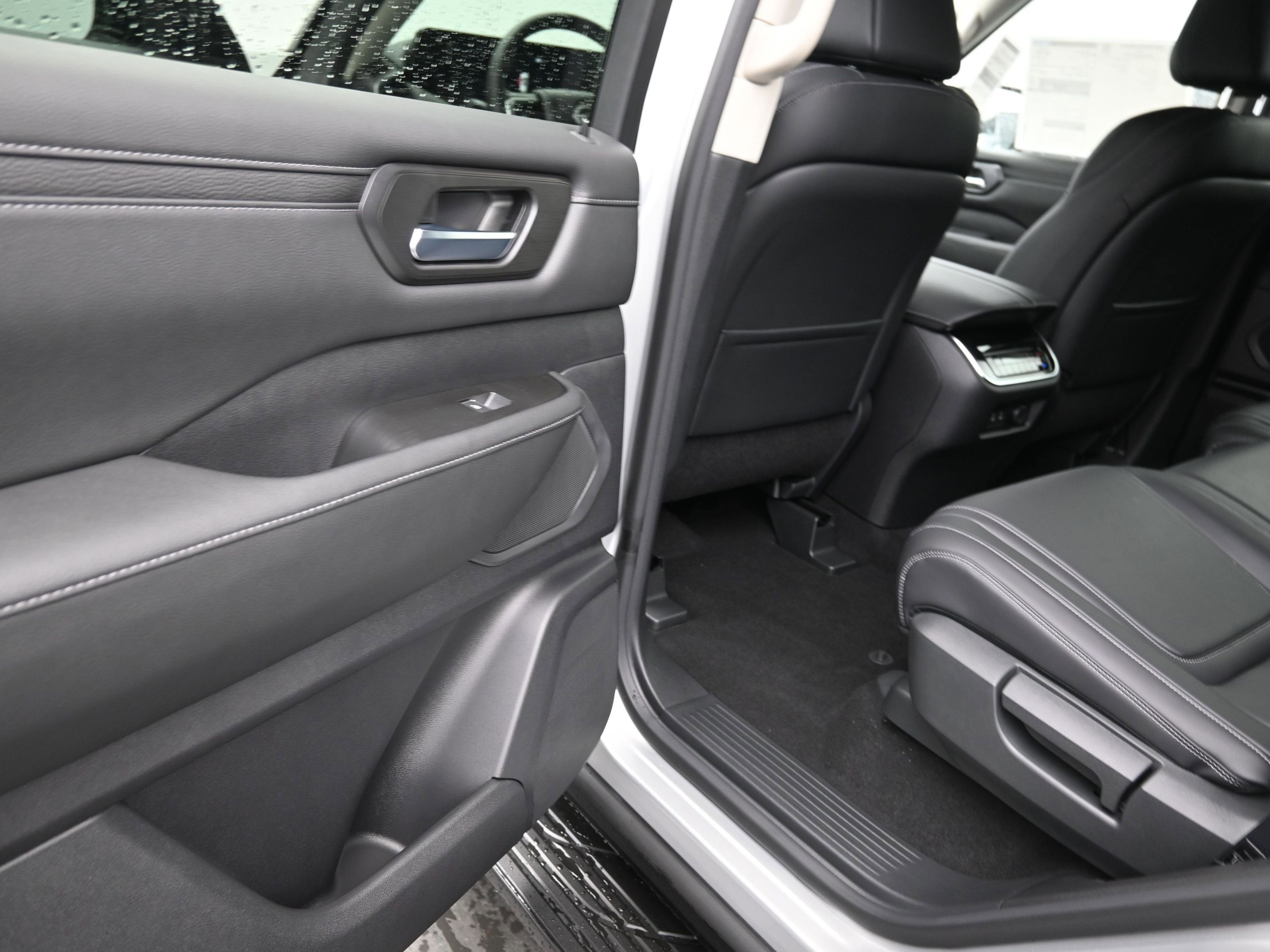 2026 Nissan ARMADA SV